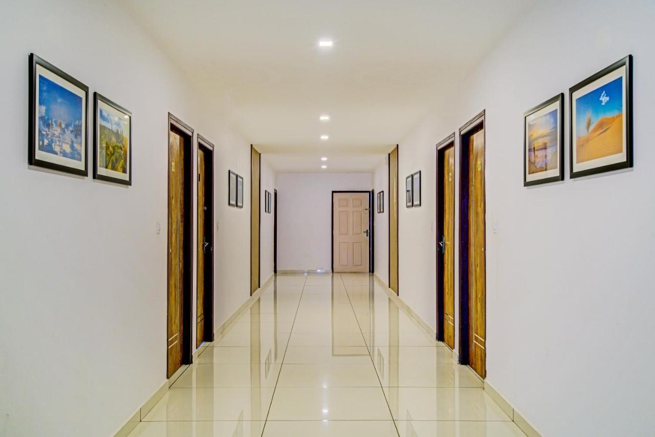 Vaccinated Staff- Capital O 74715 Phoenix Holidays Hotel Kochi Exterior photo