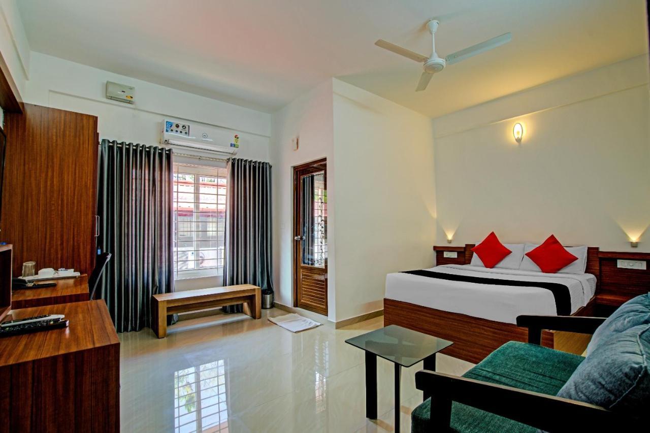 Vaccinated Staff- Capital O 74715 Phoenix Holidays Hotel Kochi Exterior photo