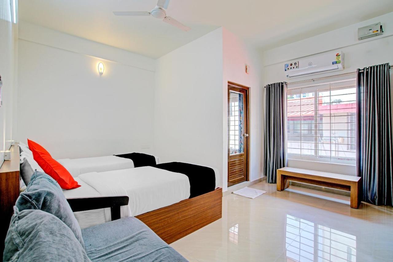 Vaccinated Staff- Capital O 74715 Phoenix Holidays Hotel Kochi Exterior photo