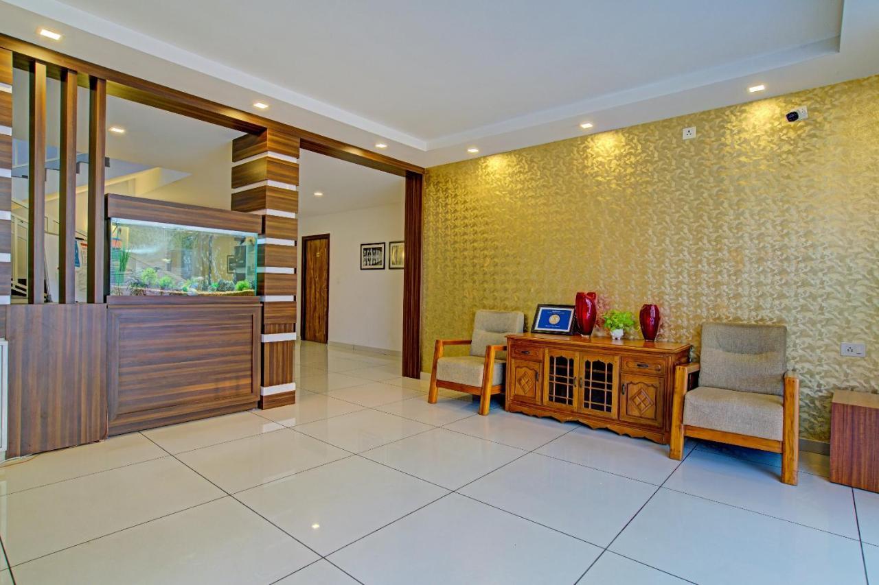 Vaccinated Staff- Capital O 74715 Phoenix Holidays Hotel Kochi Exterior photo