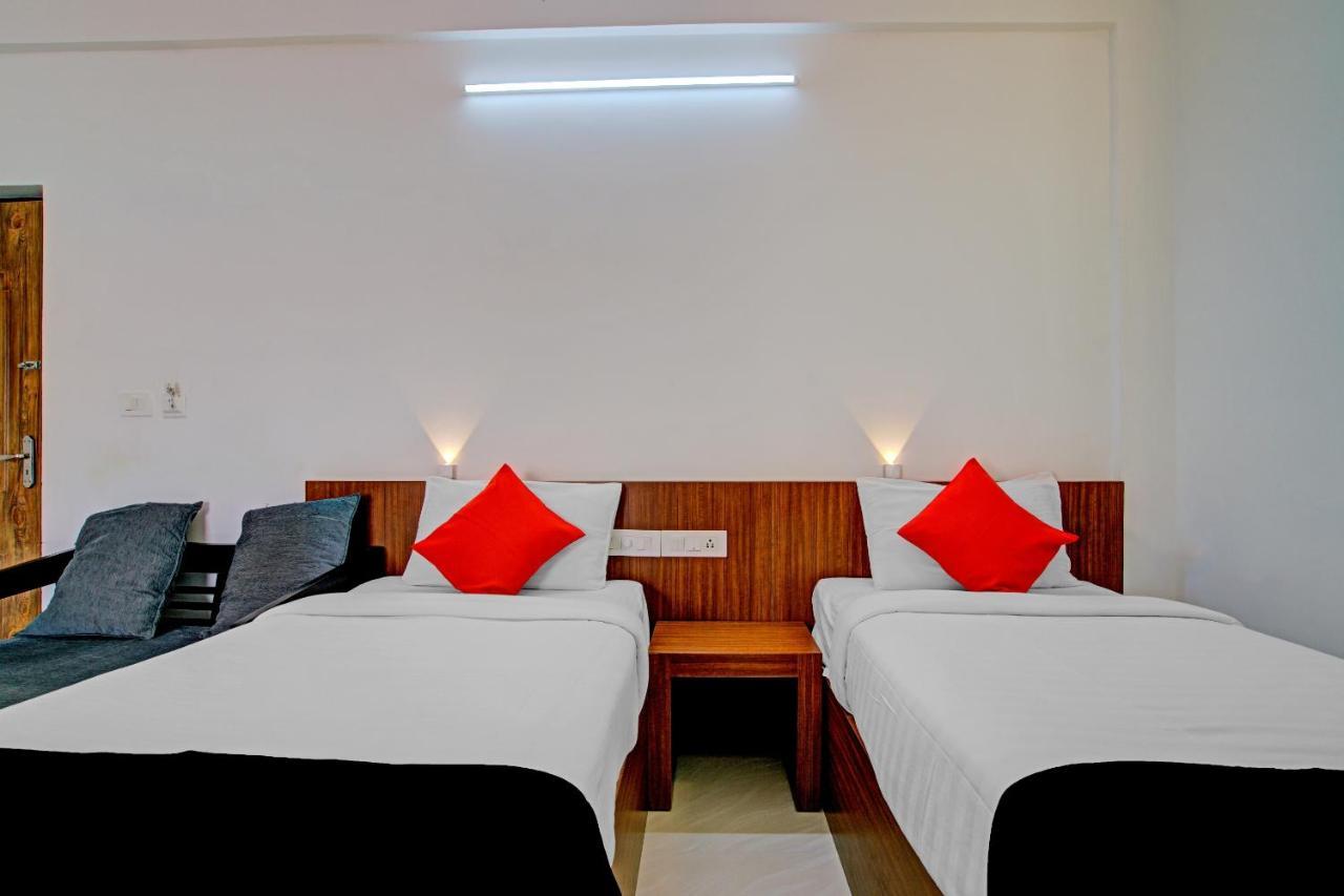 Vaccinated Staff- Capital O 74715 Phoenix Holidays Hotel Kochi Exterior photo