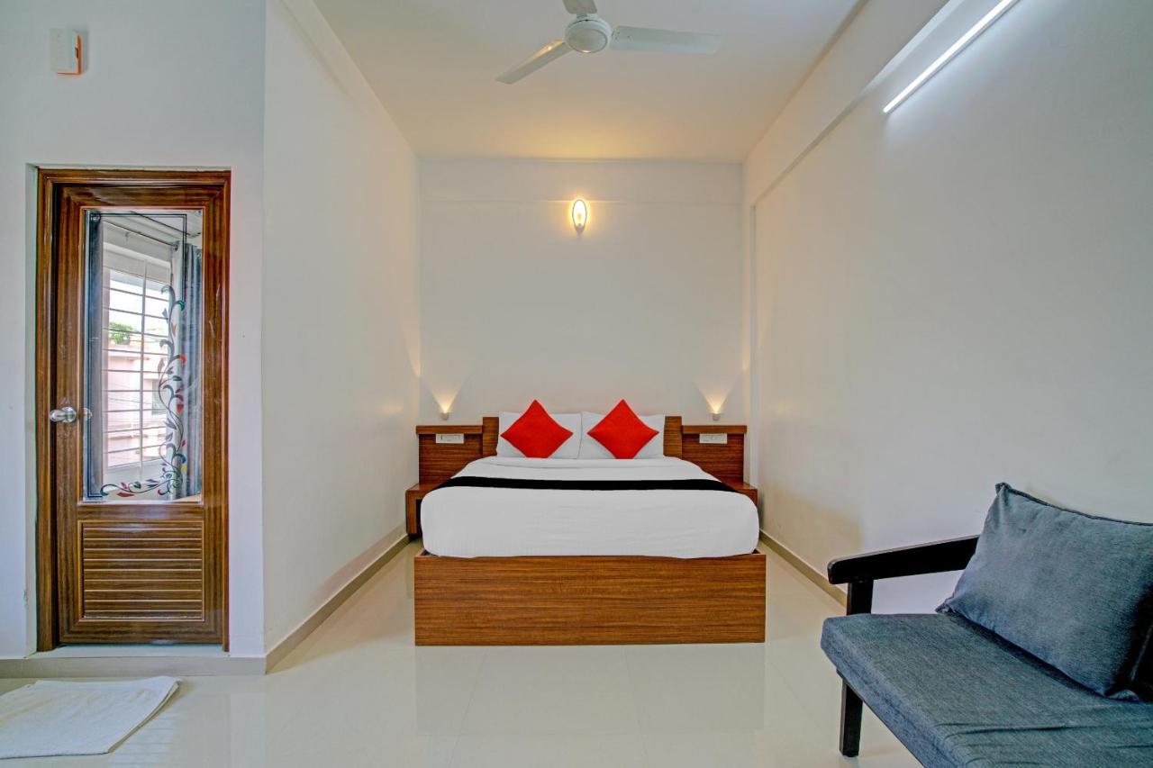 Vaccinated Staff- Capital O 74715 Phoenix Holidays Hotel Kochi Exterior photo
