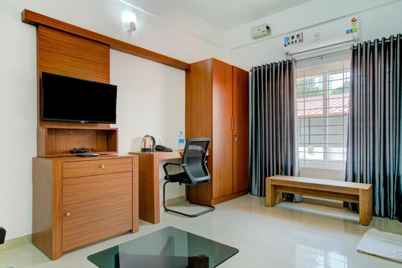 Vaccinated Staff- Capital O 74715 Phoenix Holidays Hotel Kochi Exterior photo