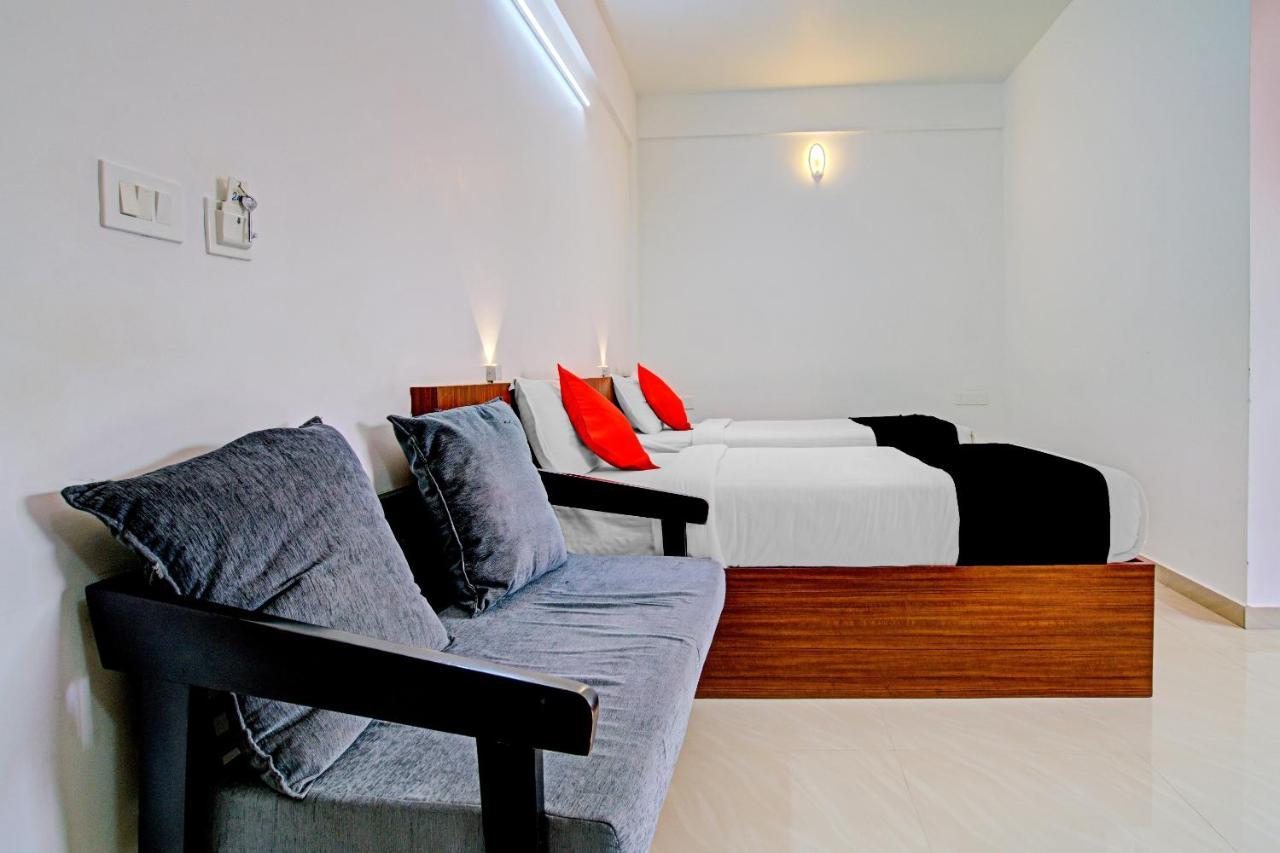 Vaccinated Staff- Capital O 74715 Phoenix Holidays Hotel Kochi Exterior photo