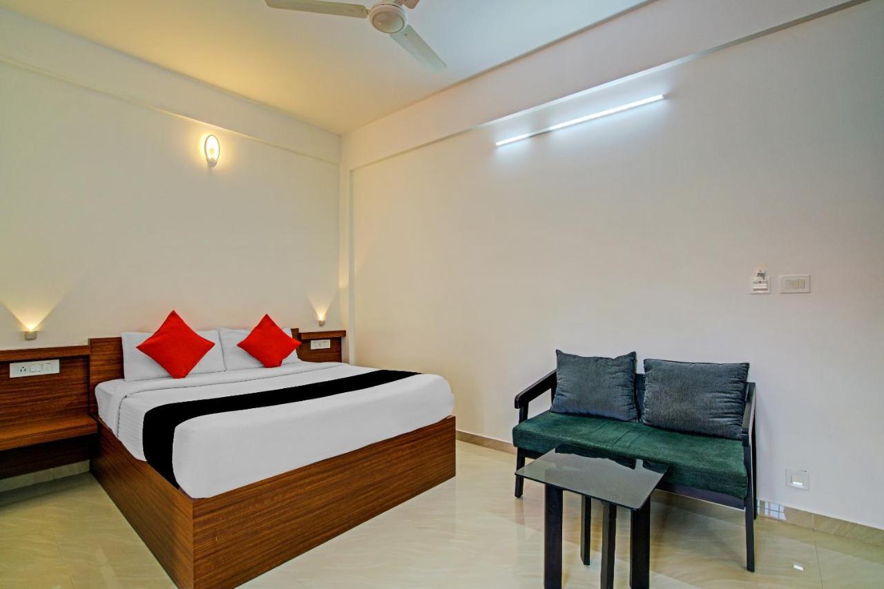 Vaccinated Staff- Capital O 74715 Phoenix Holidays Hotel Kochi Exterior photo